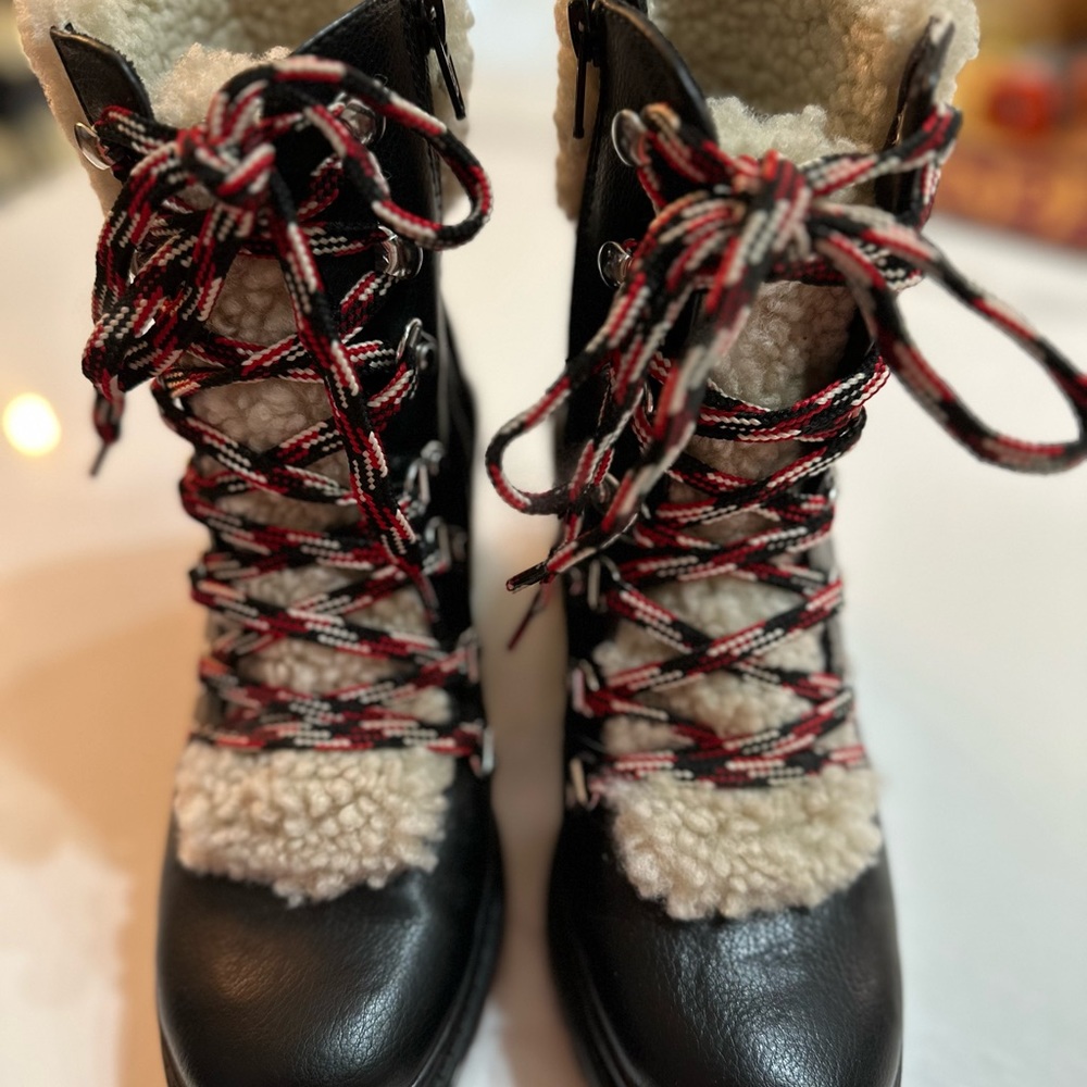Heal boot, lightly worn